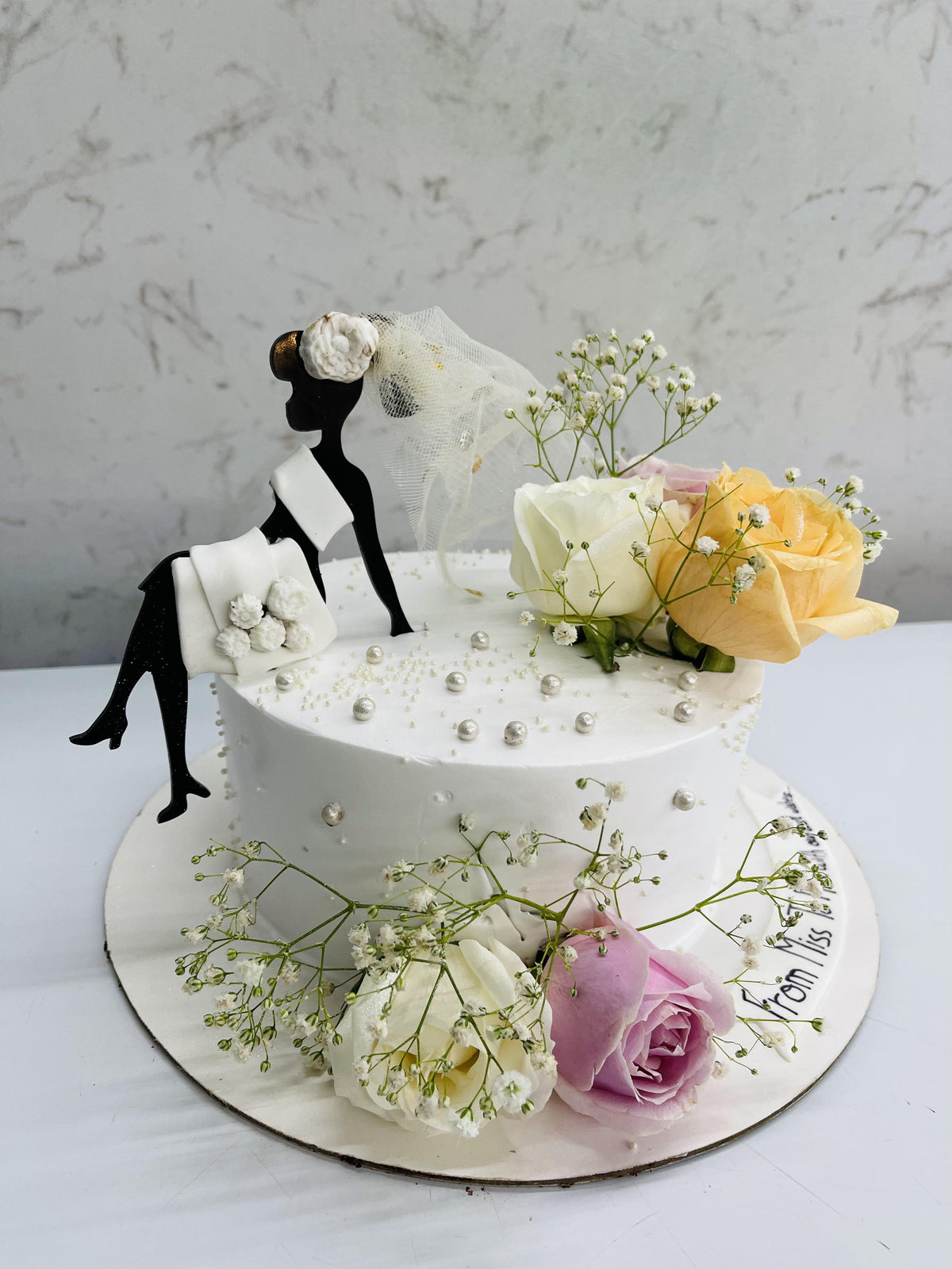 Pretty Elegant Bride Cake