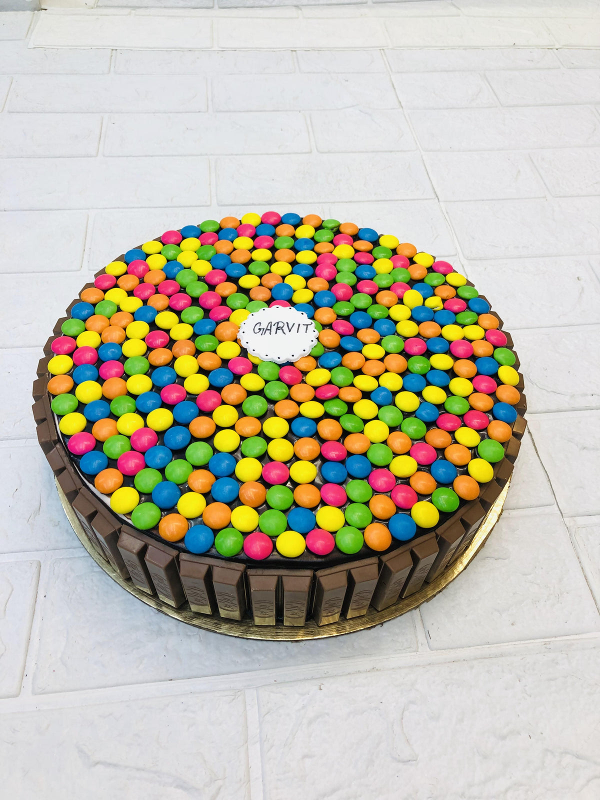 KitKat & Gems Filled Cake