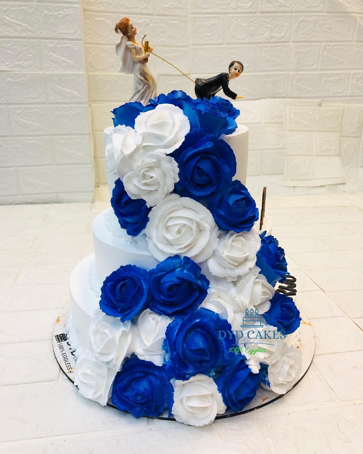 White Blue Roses Cake