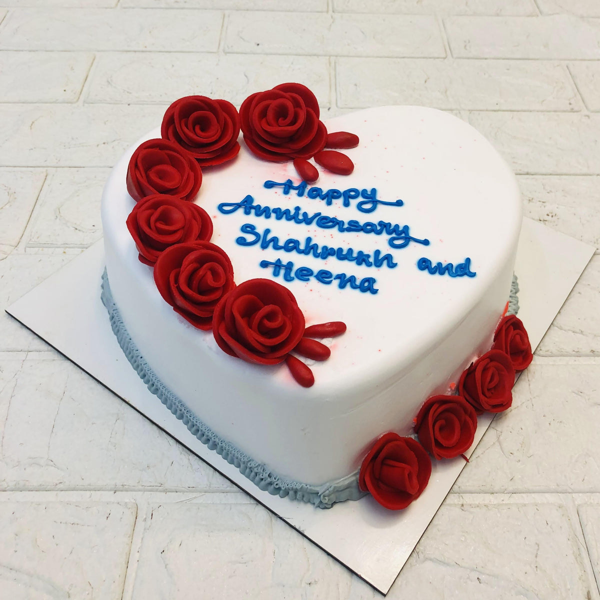 Red Roses Cream Cake