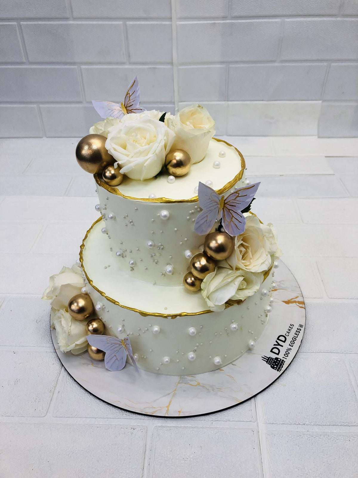 White Flower Theme Cake