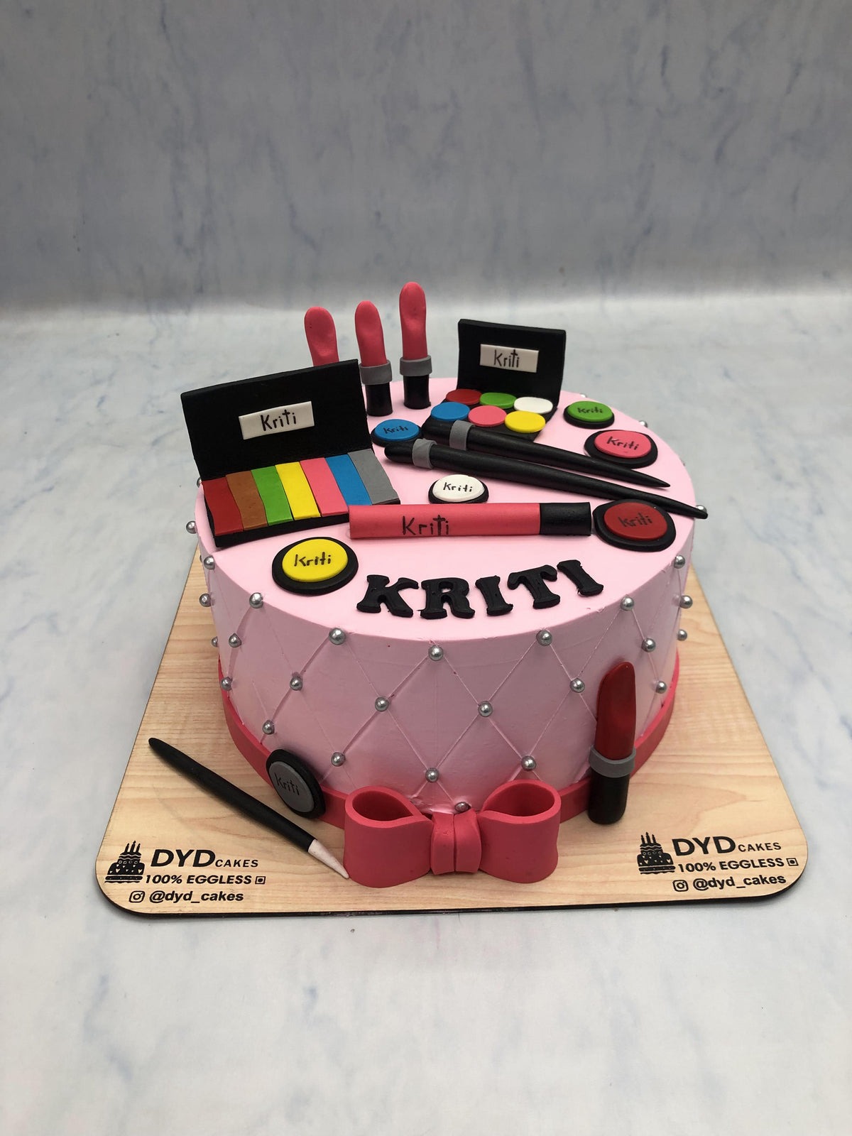 Classy Makeup Kit Cake