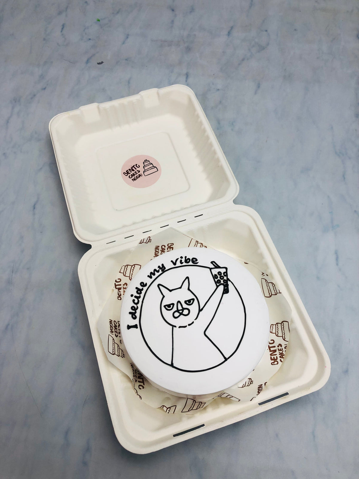 Tom Theme White Bento Cake