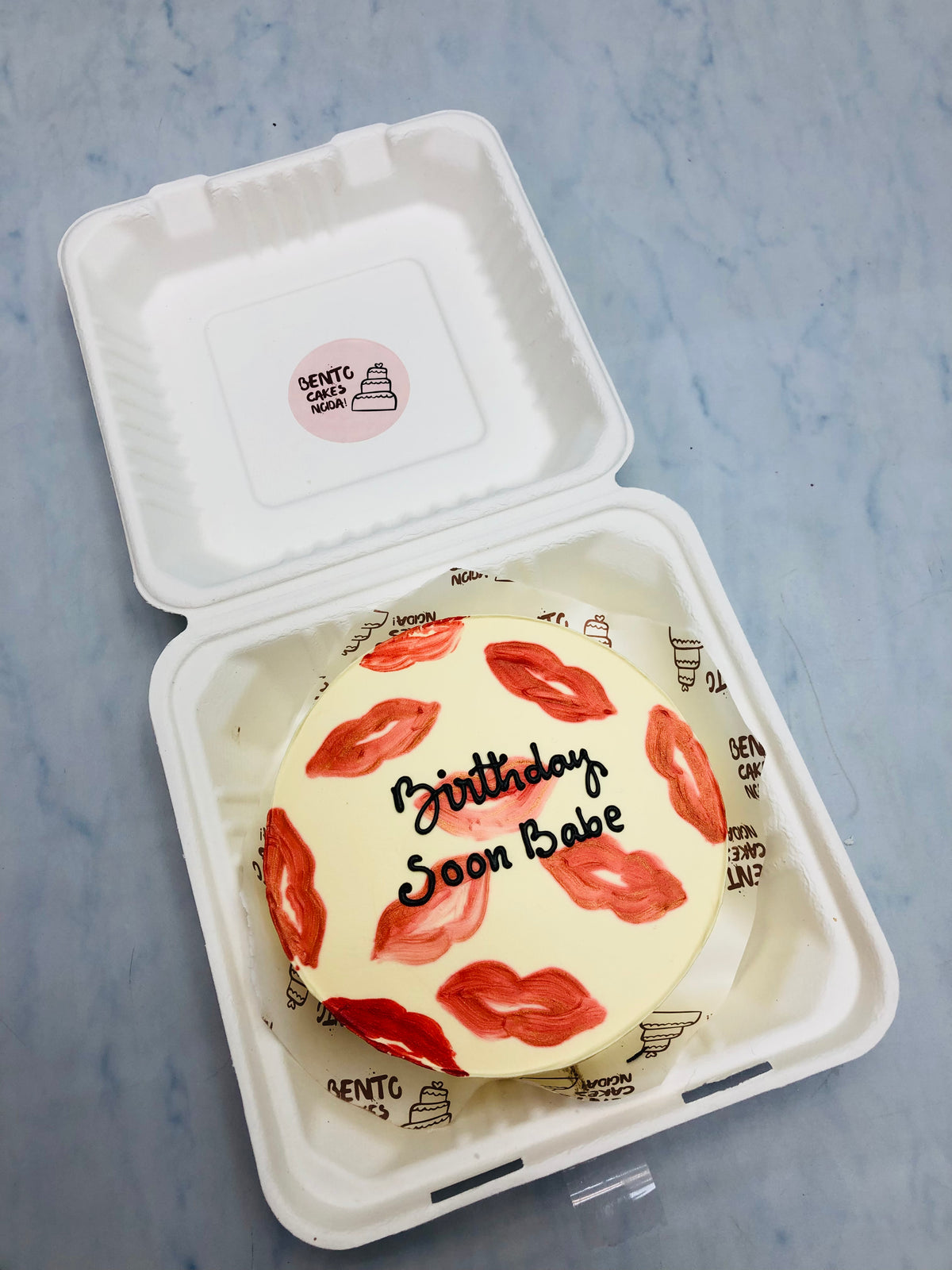 Lip Kiss Theme Bento Cake