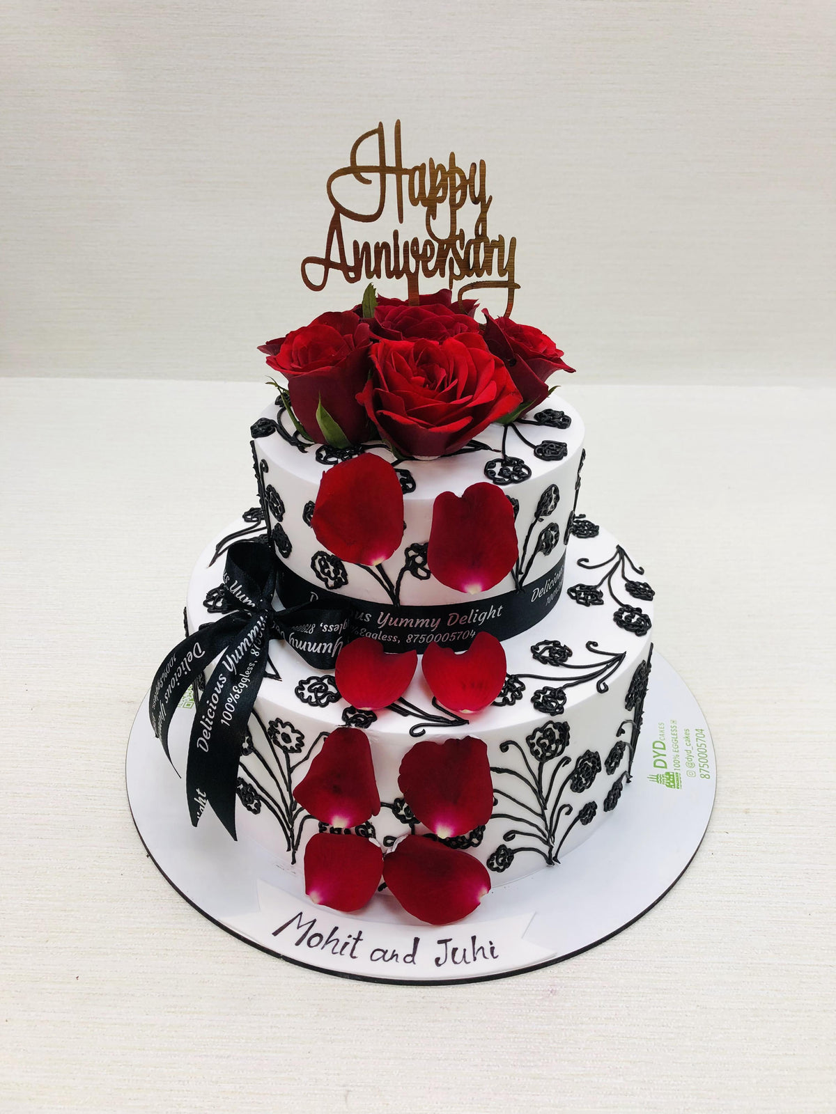 Beautiful Anniversary Cake With Roses