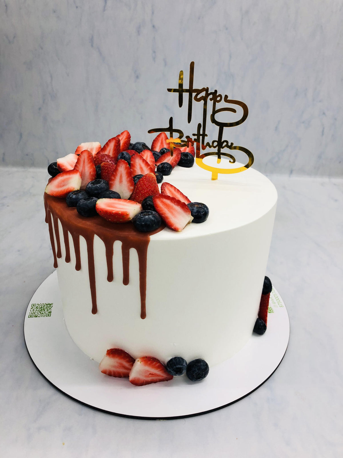 Strawberry-Blackcurrant White Cake